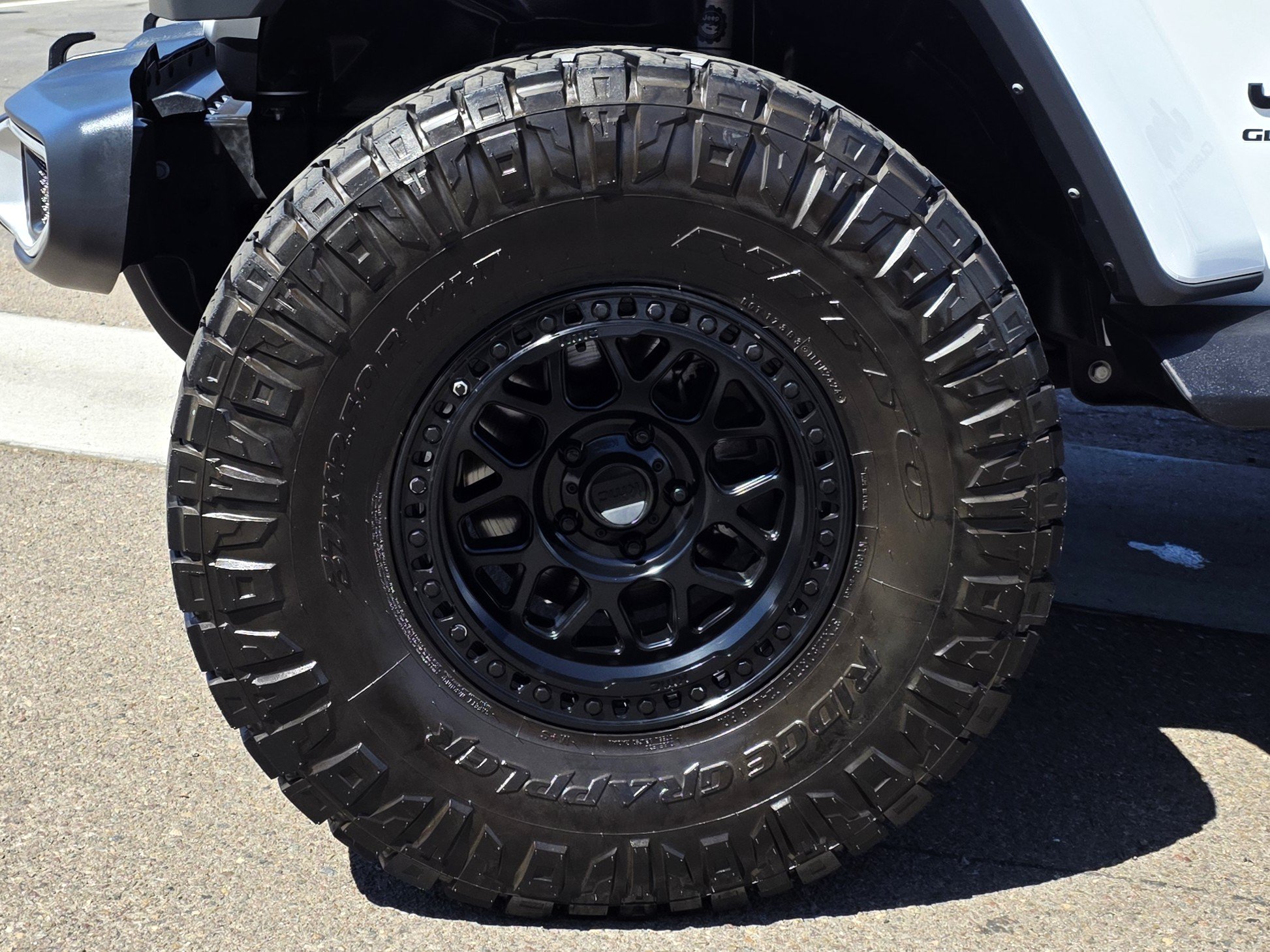 Used 2025 Jeep Gladiator Sport AWD/4WD image 9