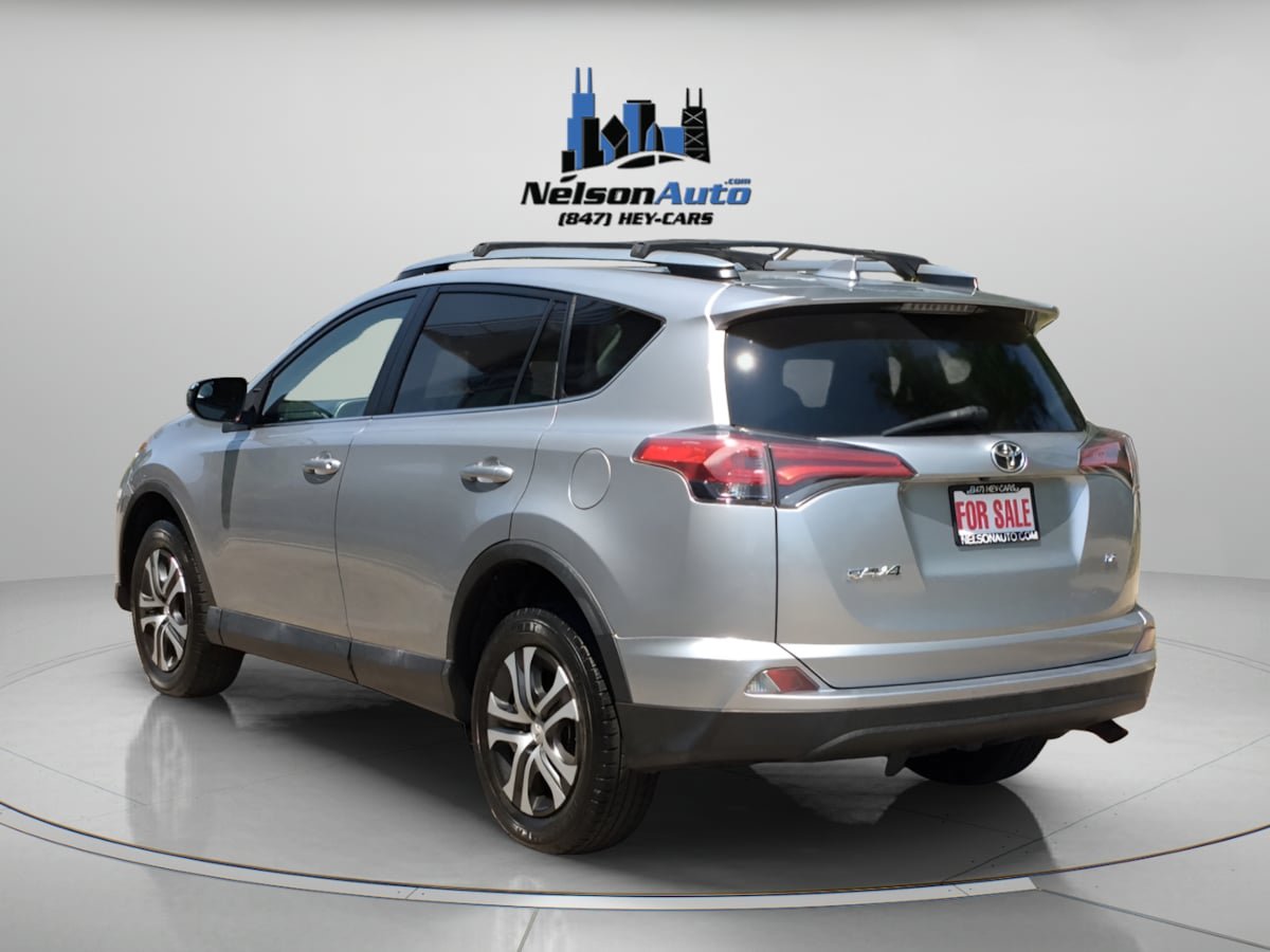 Used 2018 Toyota RAV4 LE FWD image 8