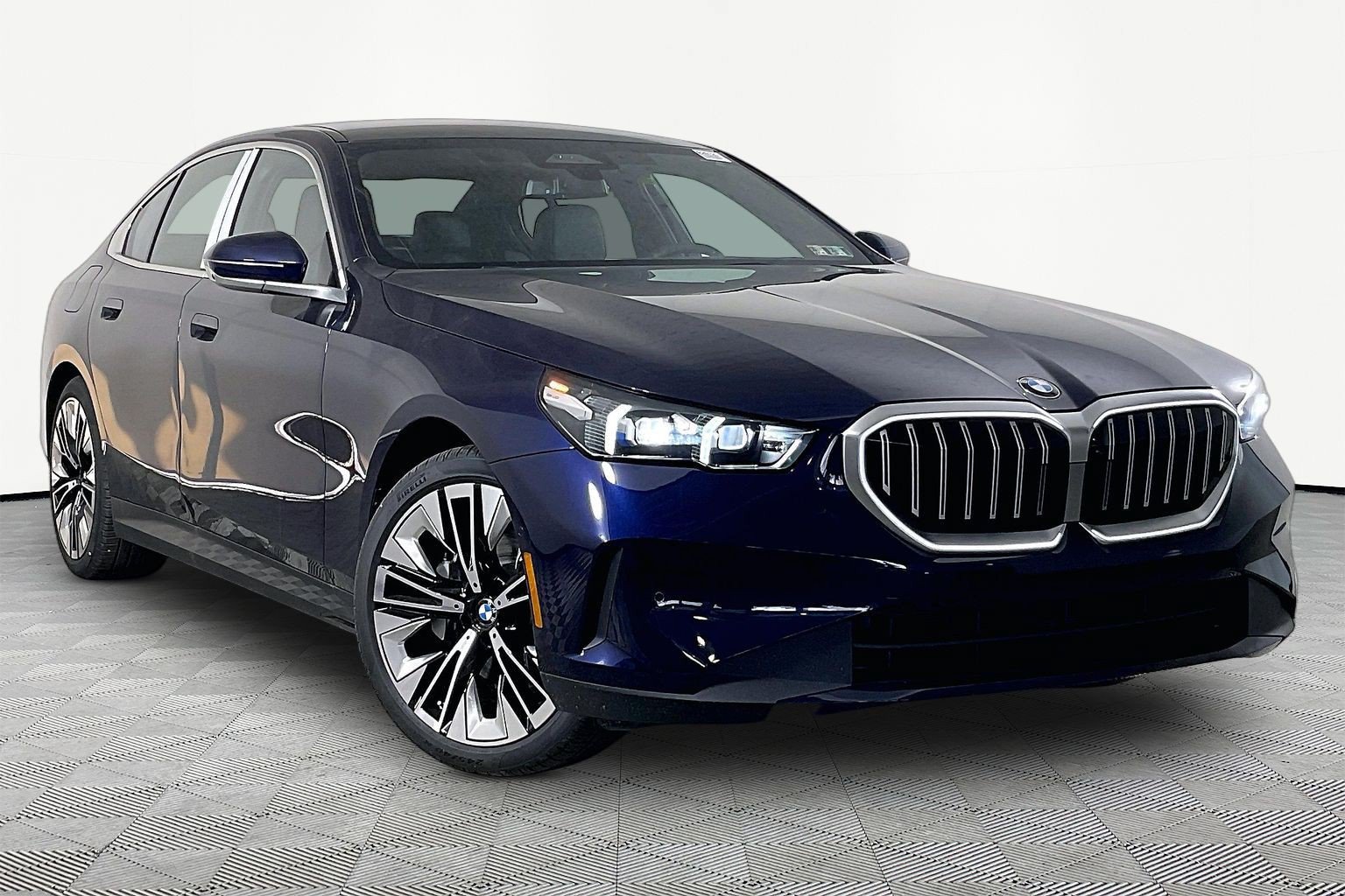 Certified 2026 BMW 530i xDrive w/ Premium Package AWD/4WD image 2