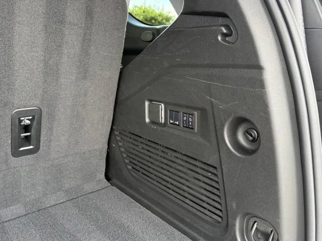 Used 2024 Chevrolet Tahoe RST w/ Luxury Package RWD image 32