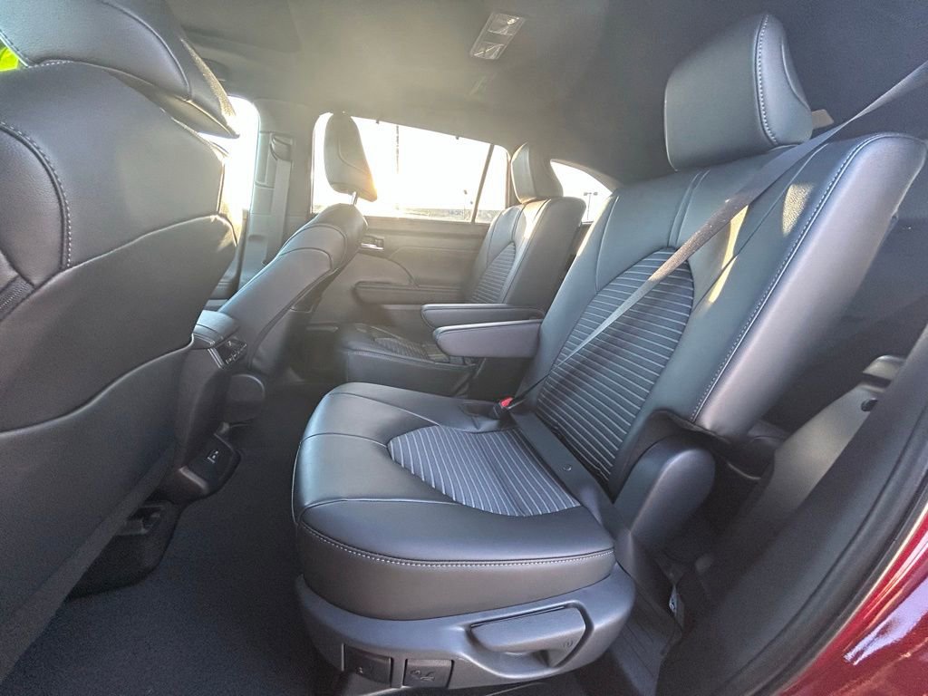 Used 2026 Toyota Highlander XSE image 22