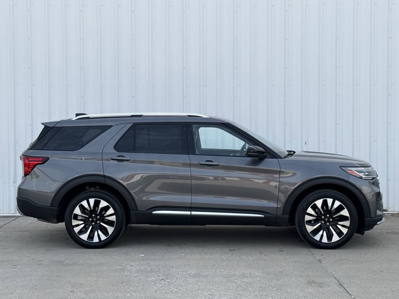 Used 2025 Ford Explorer Platinum w/ LUX Leather Package image 2