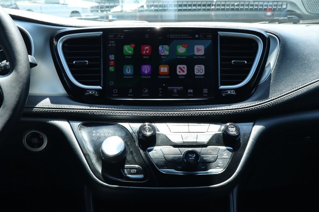 Used 2024 Chrysler Pacifica Premium FWD image 31