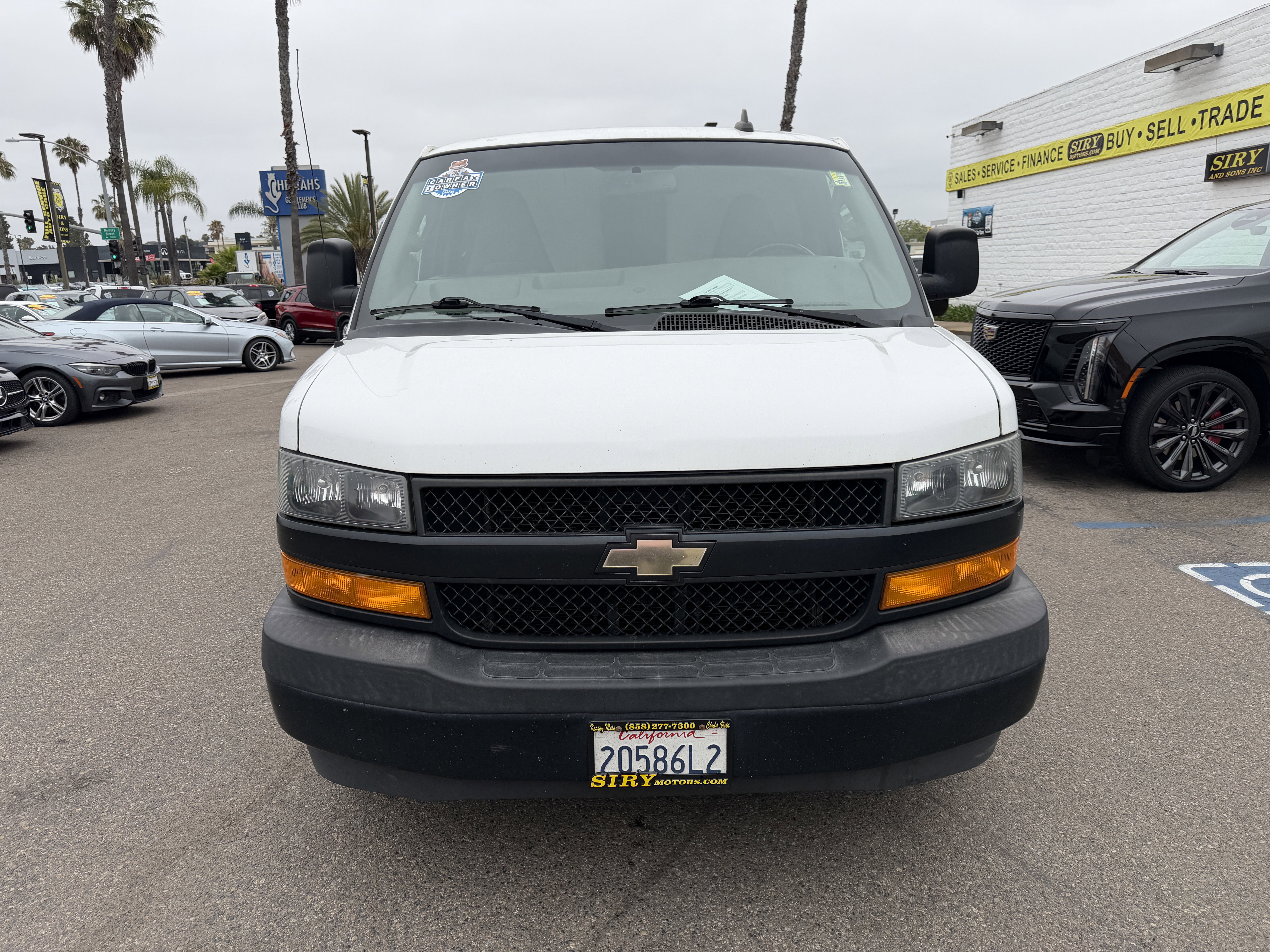 Used 2018 Chevrolet Express 3500 Extended w/ Driver Convenience Package RWD image 2