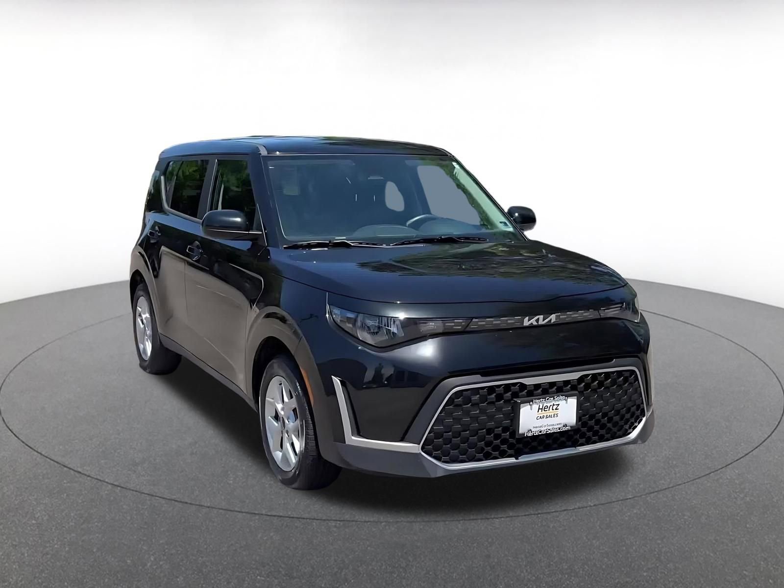 Used 2025 Kia Soul LX w/ LX Technology Package FWD image 3