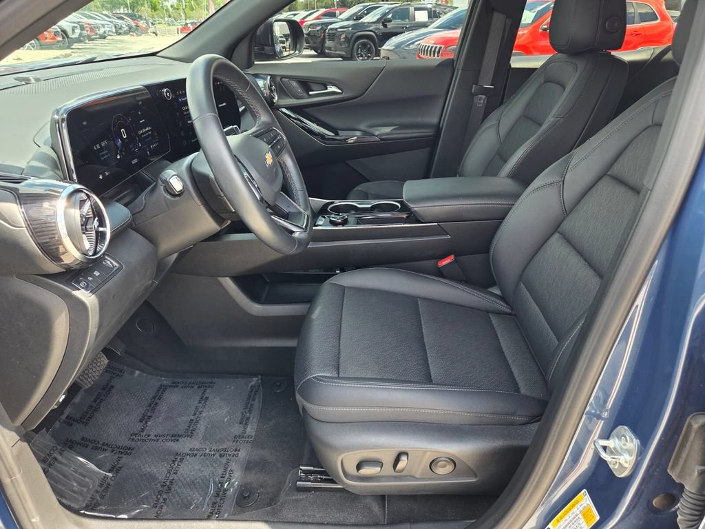Used 2026 Chevrolet Equinox LT w/ Convenience Package II FWD image 5