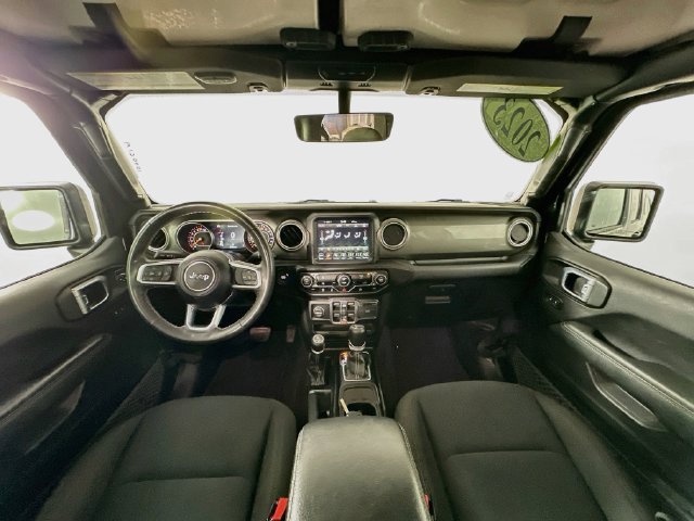 Used 2023 Jeep Gladiator Overland AWD/4WD image 3