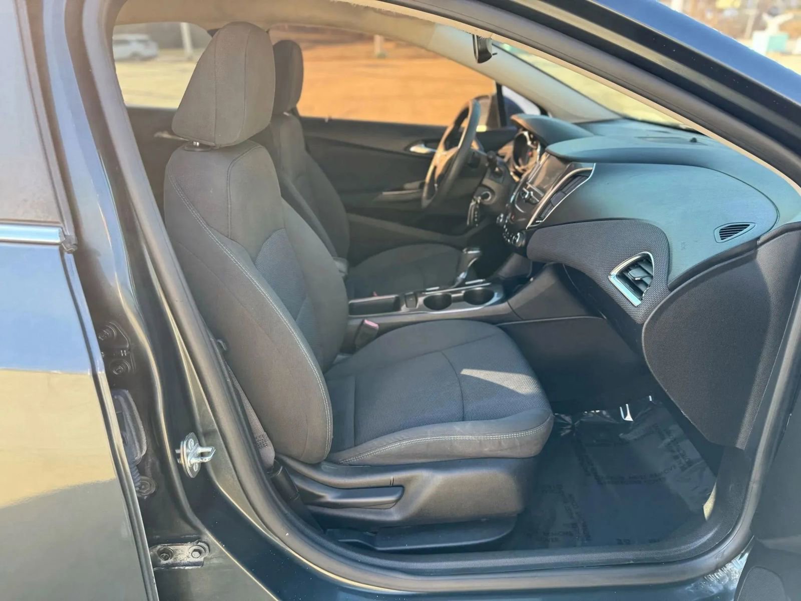 Used 2017 Chevrolet Cruze LT image 15