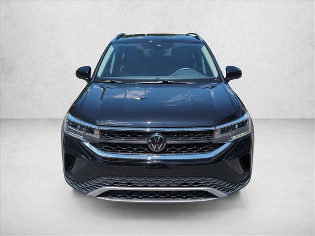 Used 2024 Volkswagen Taos SE FWD image 2