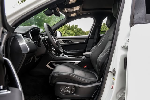 Used 2026 Jaguar F-PACE R-Dynamic S AWD/4WD image 3