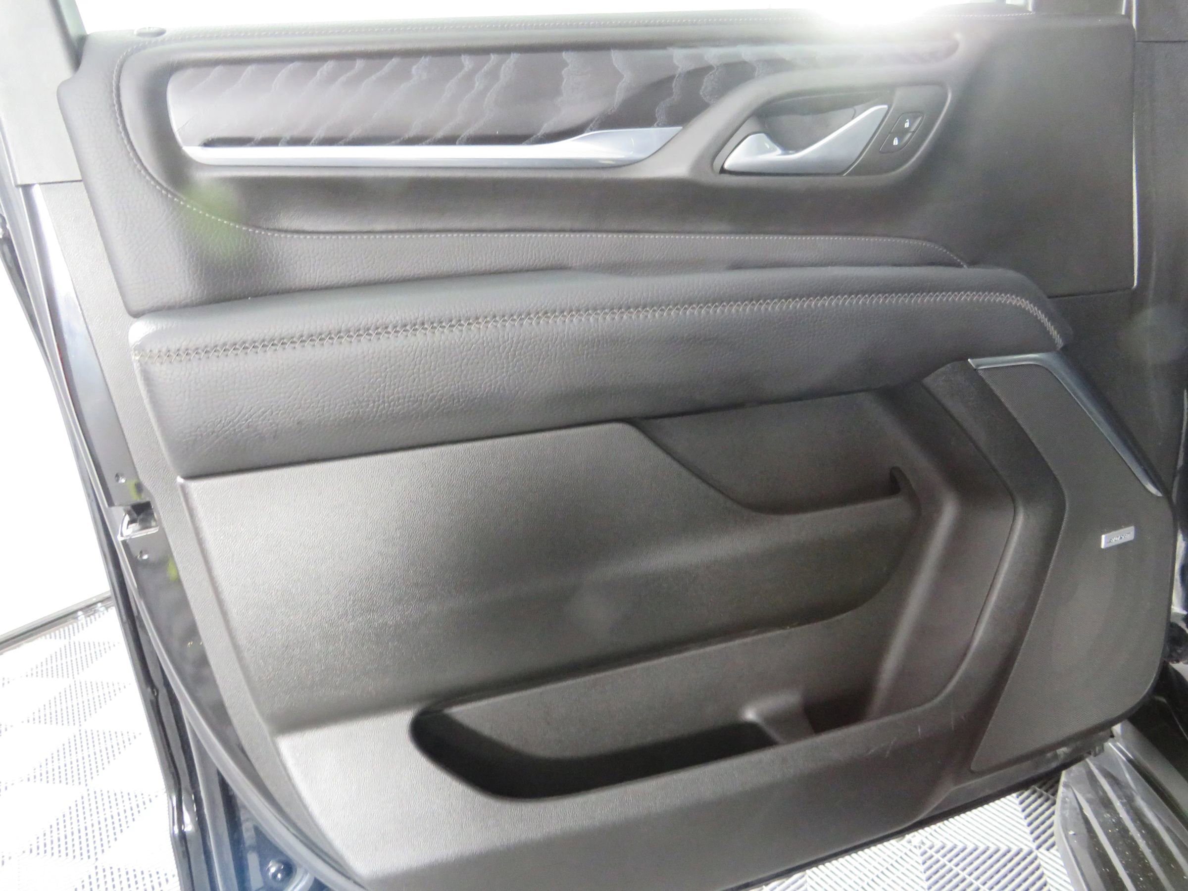 Used 2022 GMC Yukon XL Denali w/ Advanced Technology Package image 49