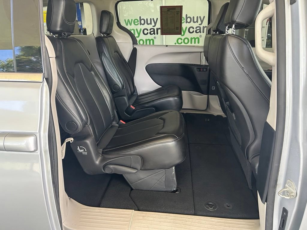 Used 2024 Chrysler Pacifica Touring-L FWD image 25