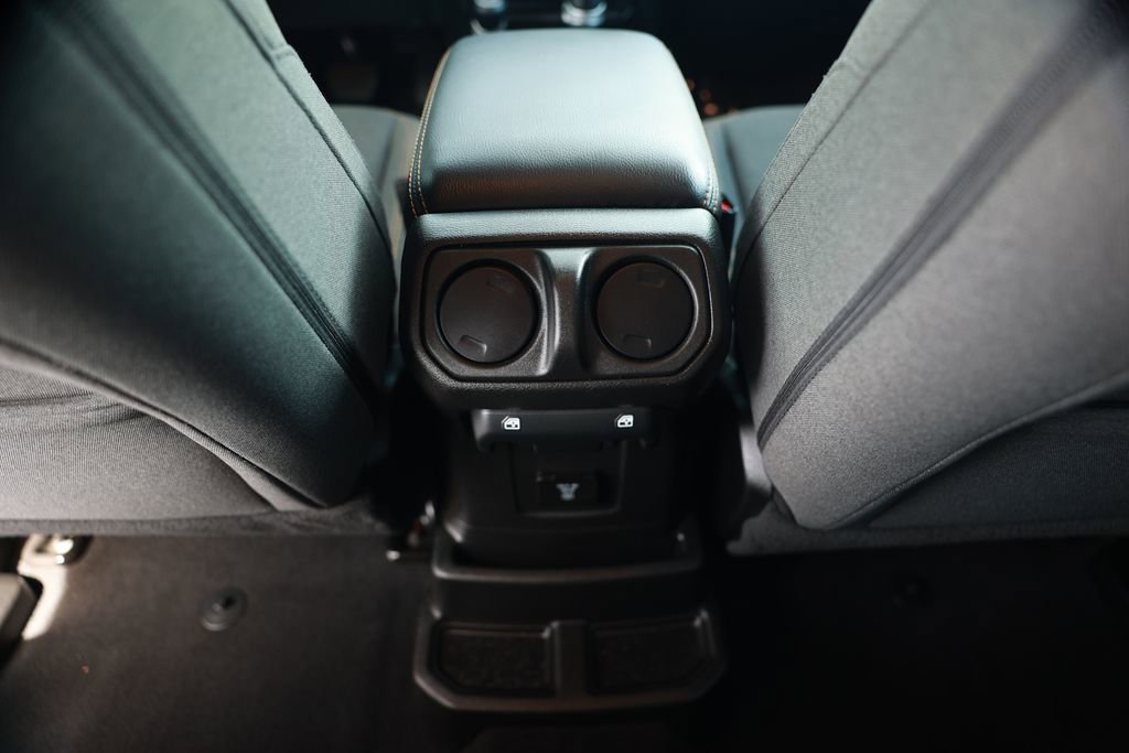 Used 2025 Jeep Wrangler Unlimited Sahara image 33