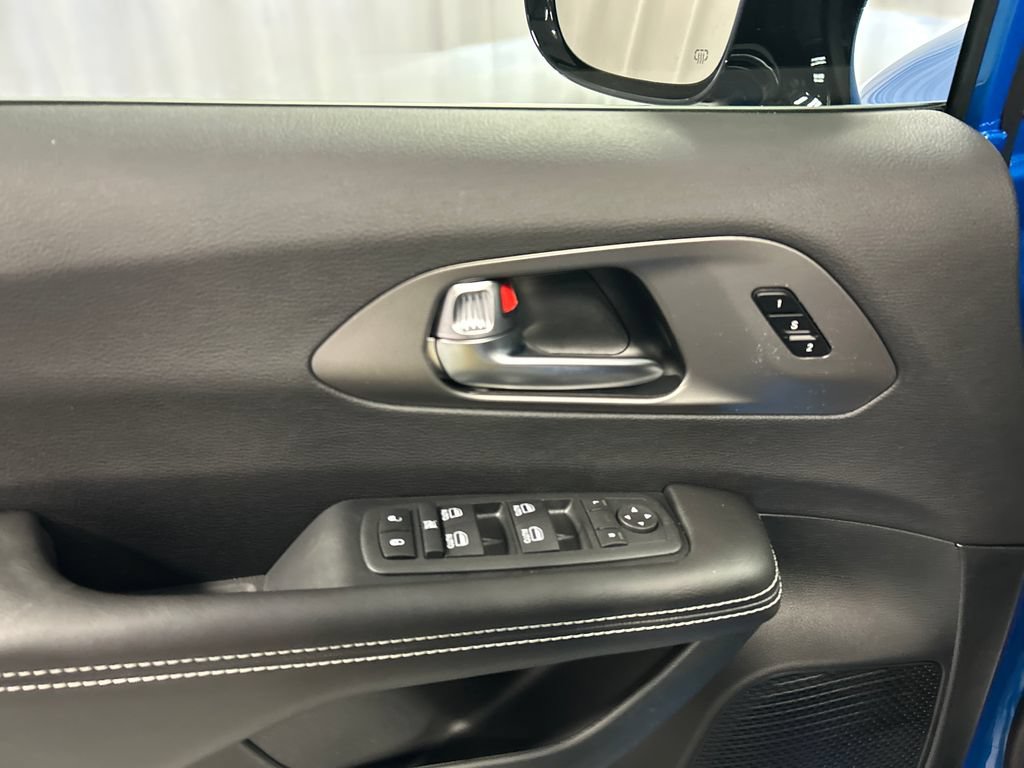 New 2027 Chrysler Pacifica Select w/ Family Tech Group FWD image 12