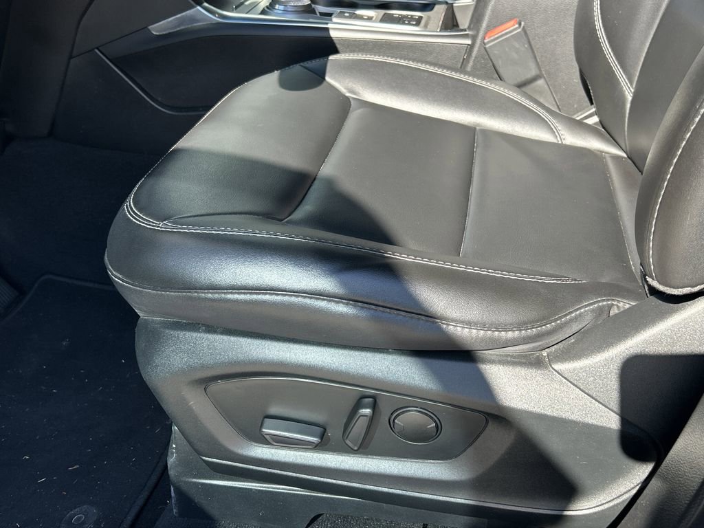 Used 2022 Ford Explorer XLT w/ Equipment Group 202A image 20