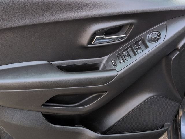Used 2021 Chevrolet Trax LS image 23