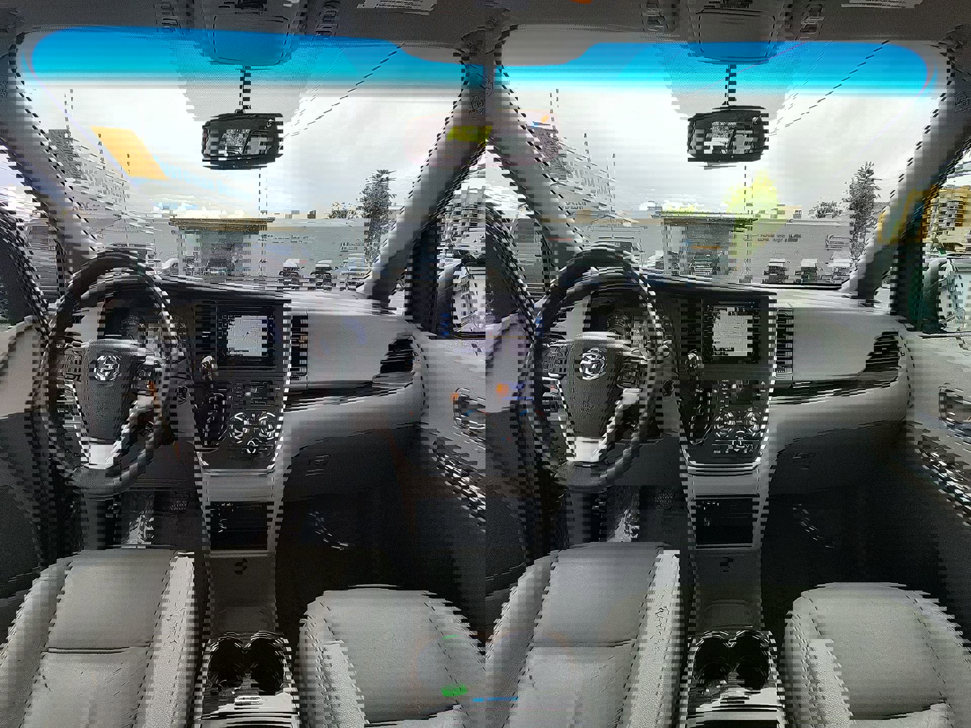 Used 2015 Toyota Sienna XLE w/ XLE Navigation Package image 28