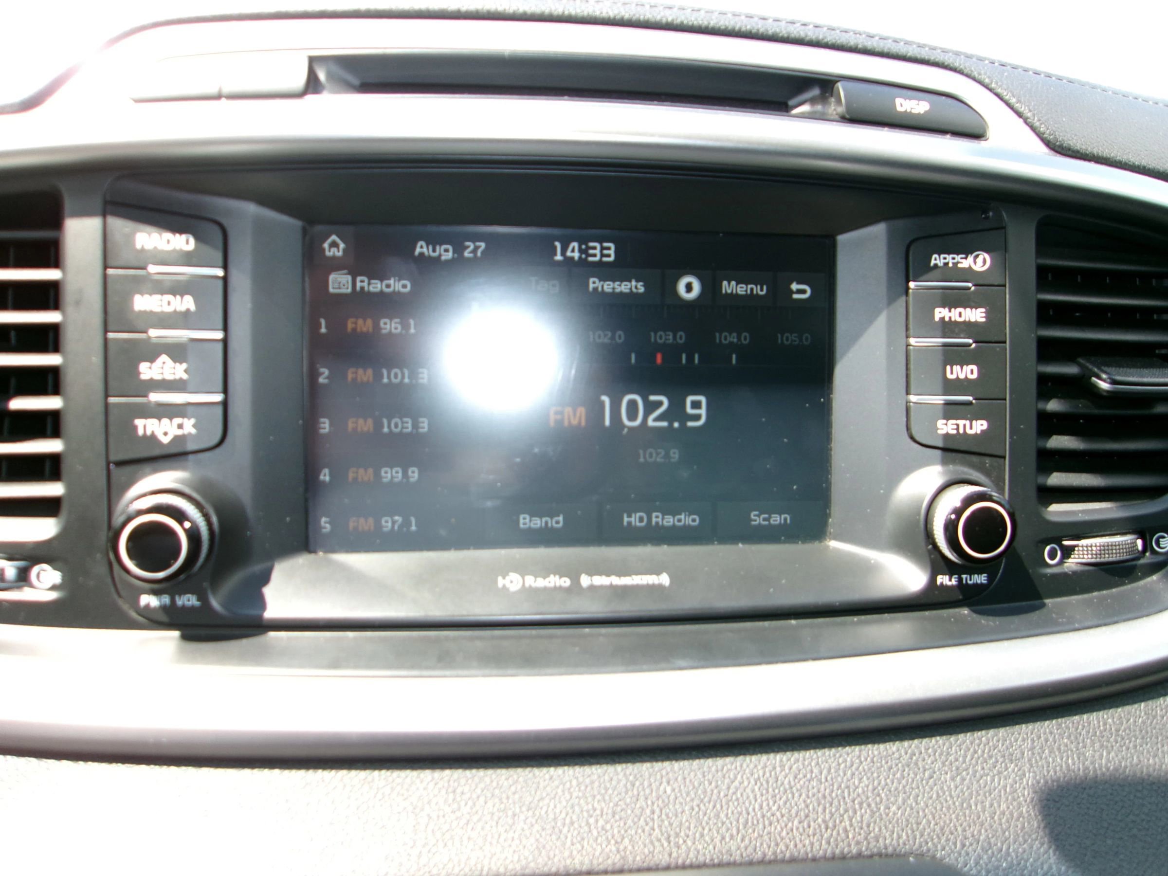 Used 2017 Kia Sorento LX w/ LX Convenience Package image 12