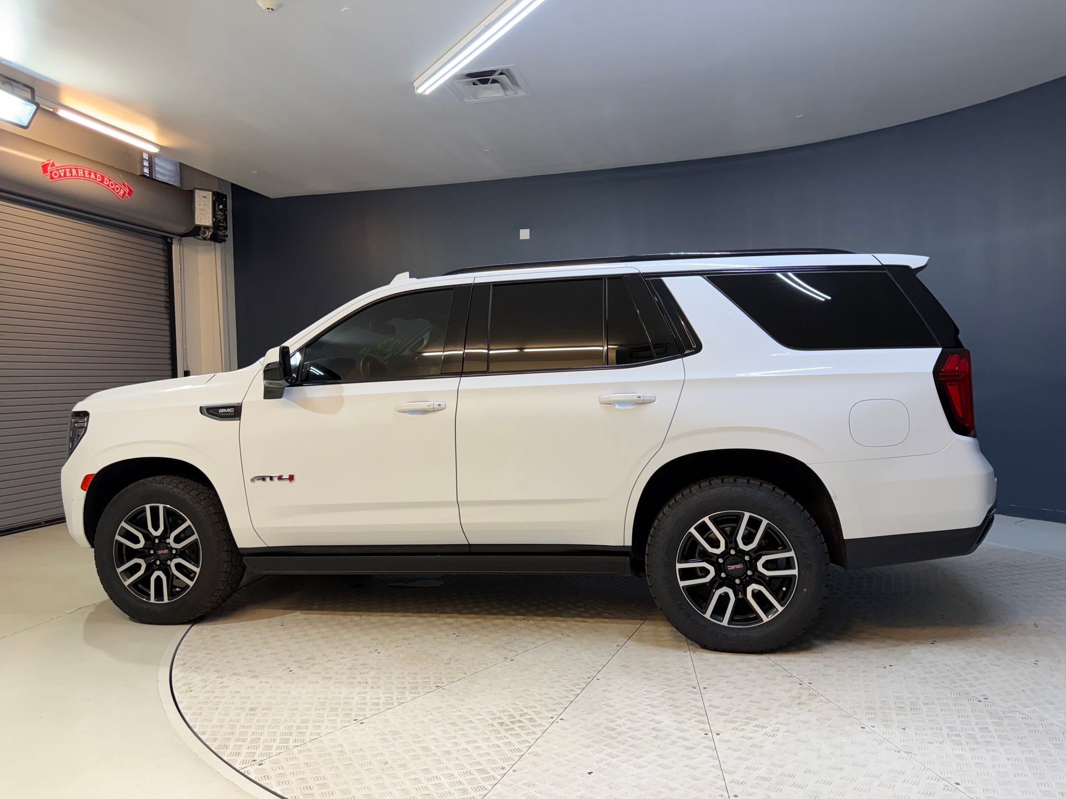 Used 2023 GMC Yukon AT4 AWD/4WD image 2