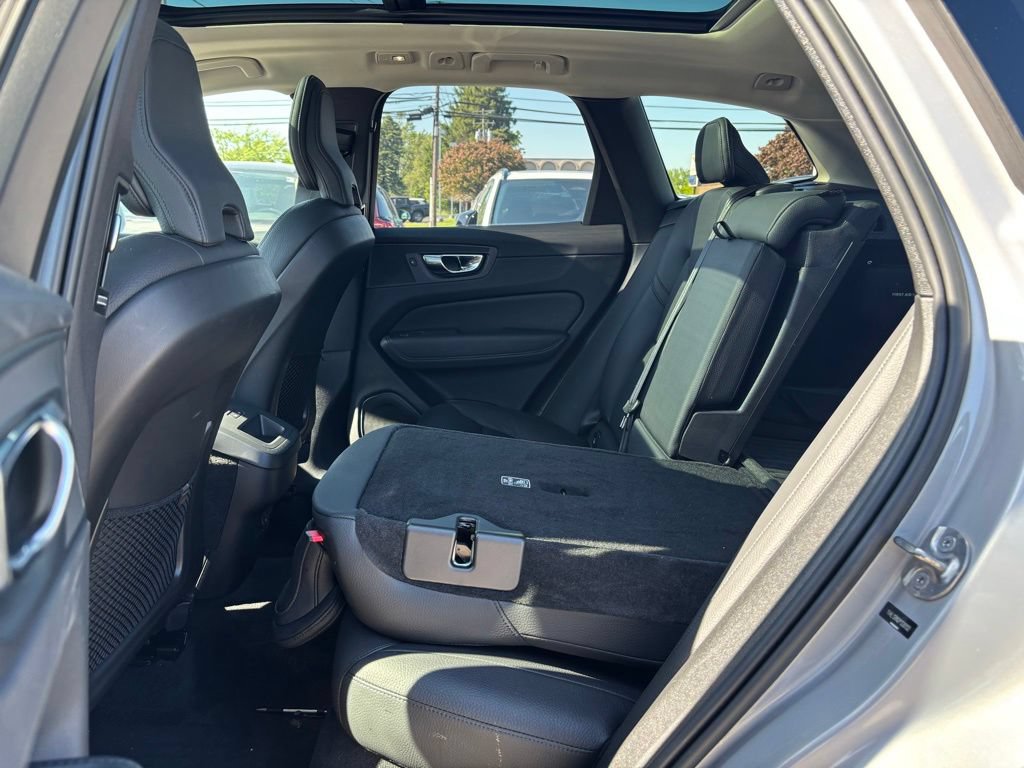 Used 2023 Volvo XC60 B5 Plus w/ Climate Package AWD/4WD image 22