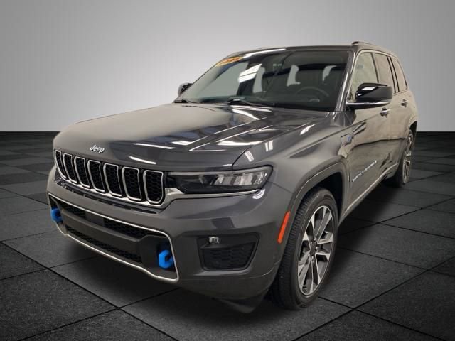 Used 2022 Jeep Grand Cherokee Overland w/ Luxury Tech Group IV image 3