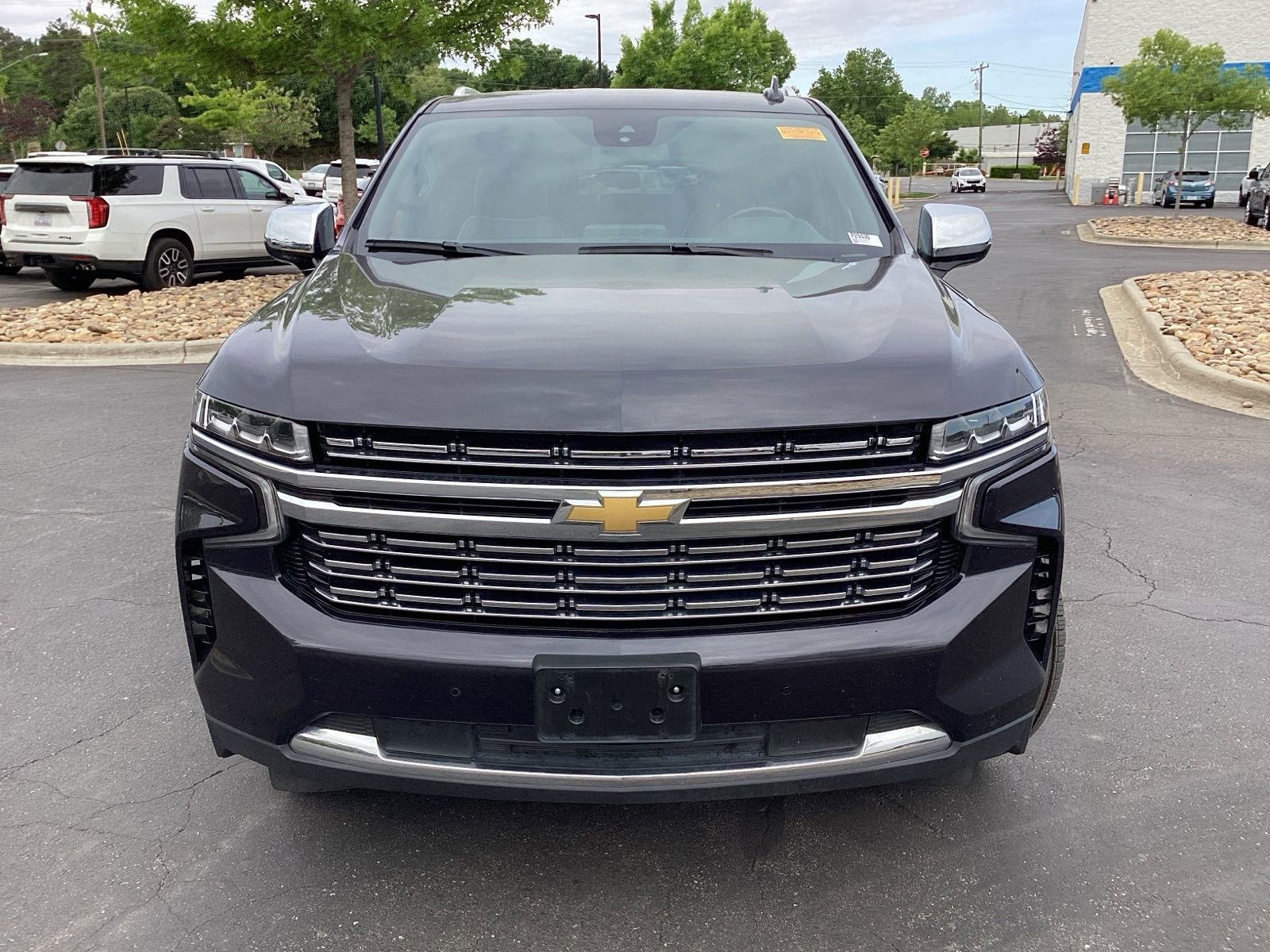 Used 2023 Chevrolet Suburban Premier AWD/4WD image 3