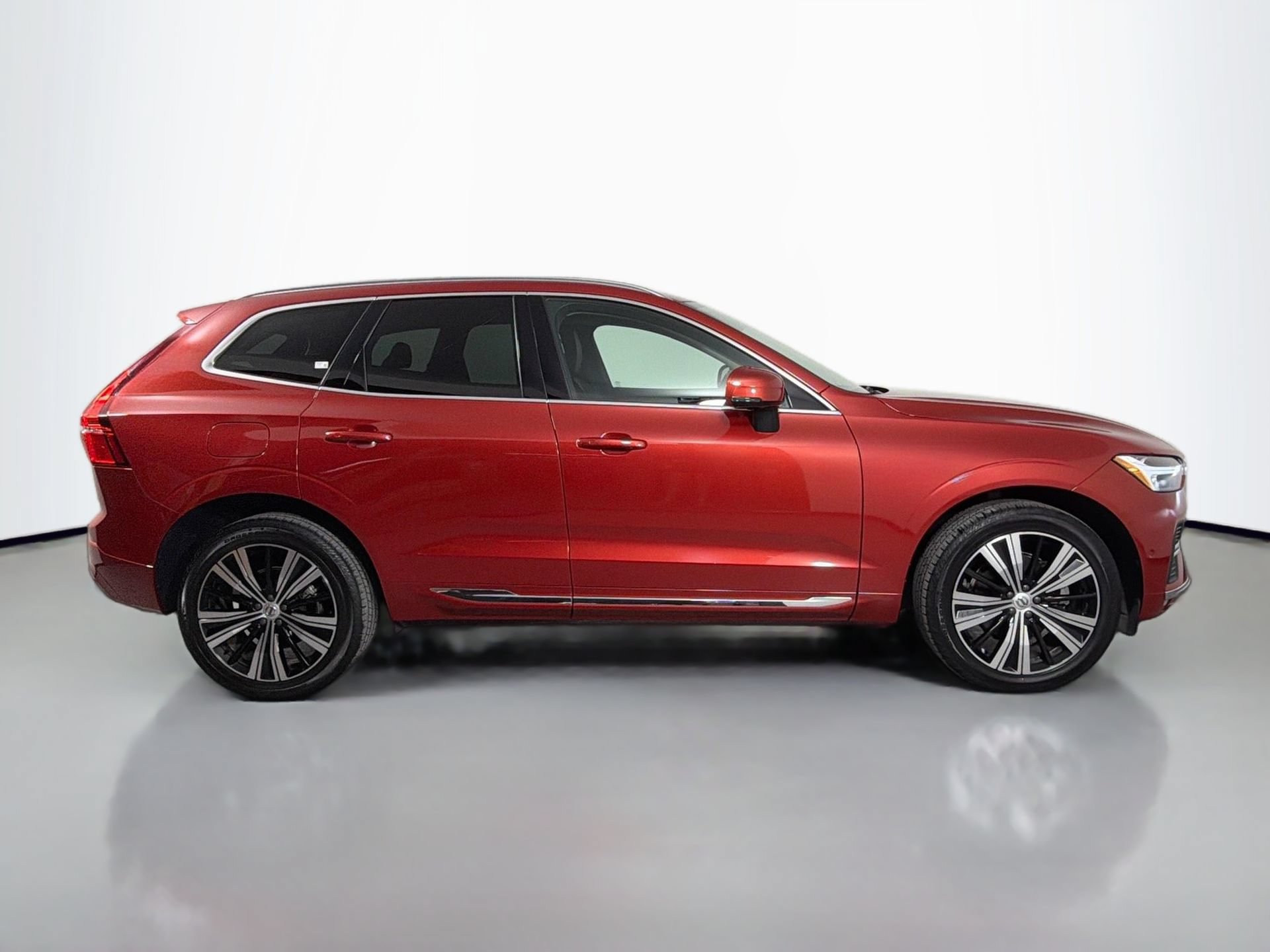 Certified 2023 Volvo XC60 B5 Plus w/ Protection Package Premier FWD image 5