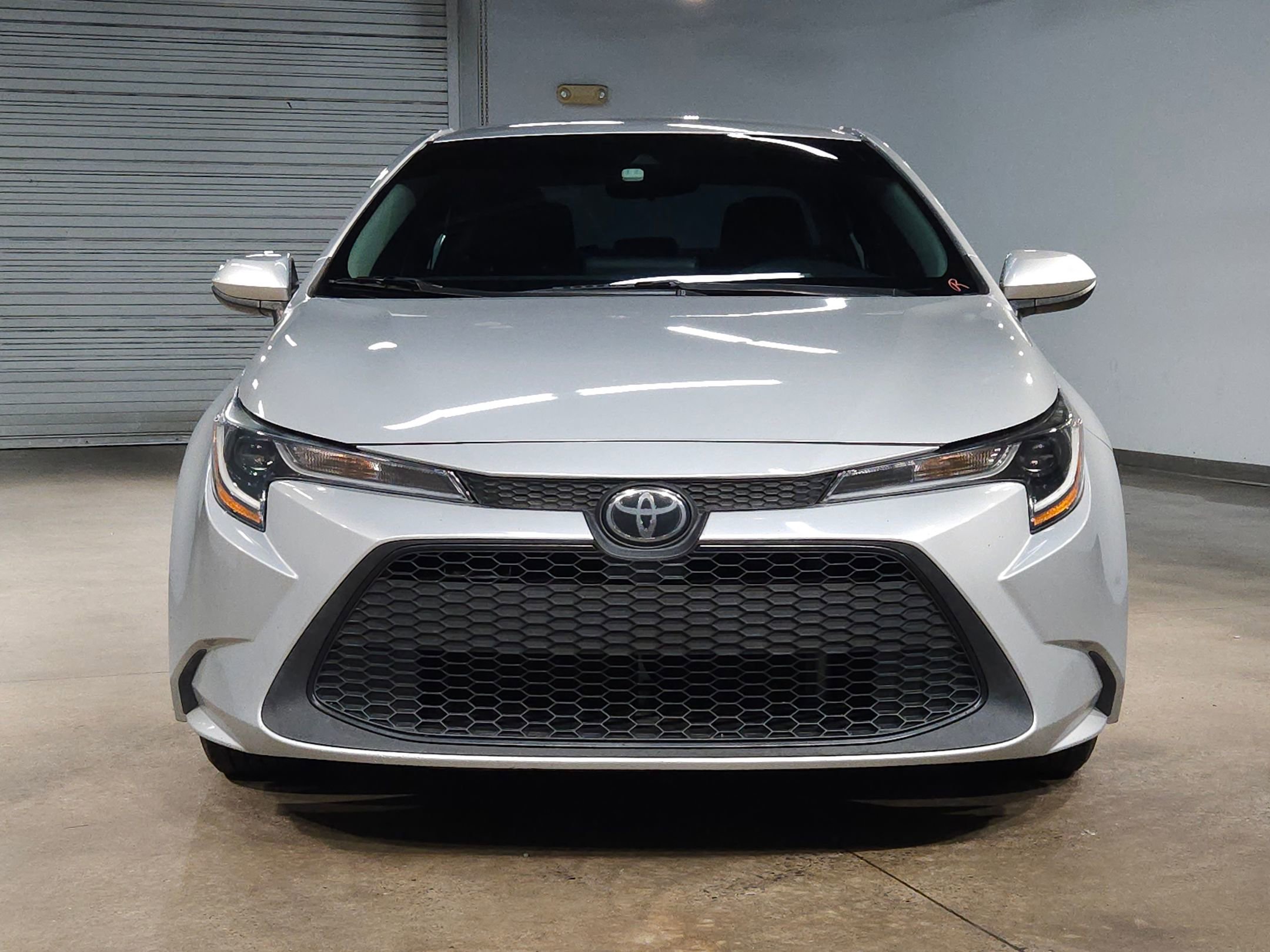 Used 2022 Toyota Corolla LE image 2
