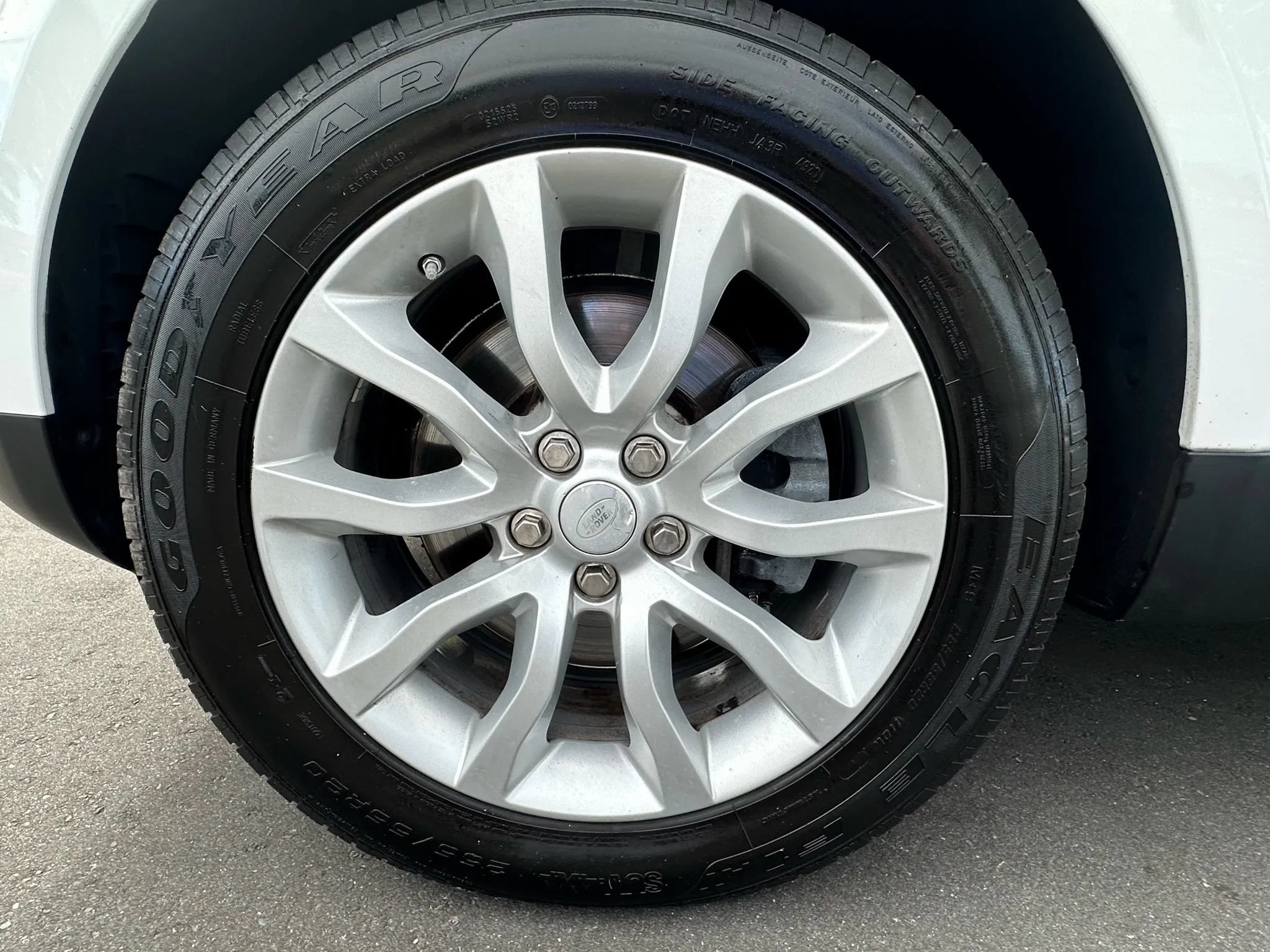 Used 2015 Land Rover Range Rover Sport AWD/4WD image 12