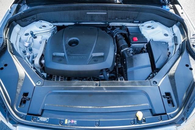 Certified 2022 Volvo XC90 T6 Momentum w/ Climate Package image 18