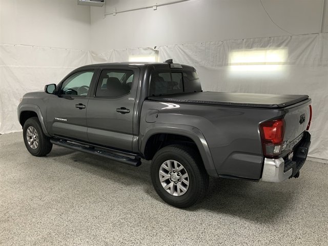 Used 2018 Toyota Tacoma SR5 AWD/4WD image 2
