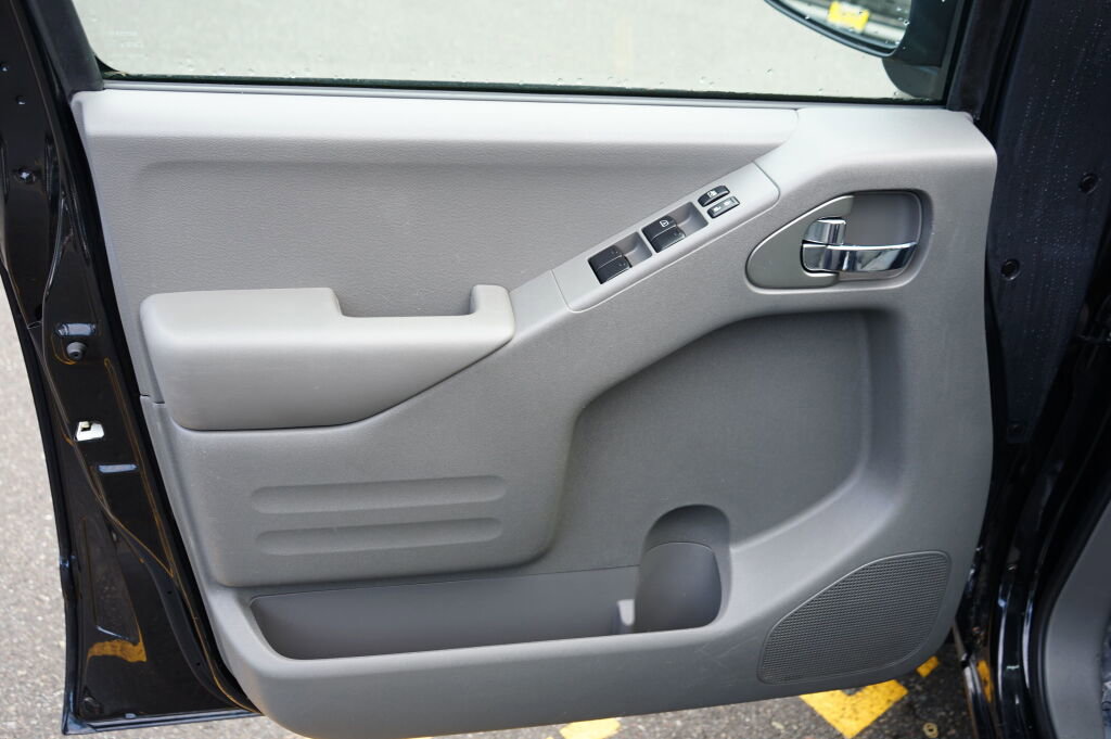 Used 2019 Nissan Frontier SV image 18