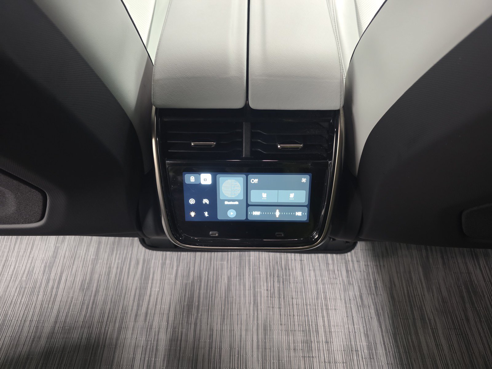 Used 2023 Rivian R1S Launch Edition AWD/4WD image 30