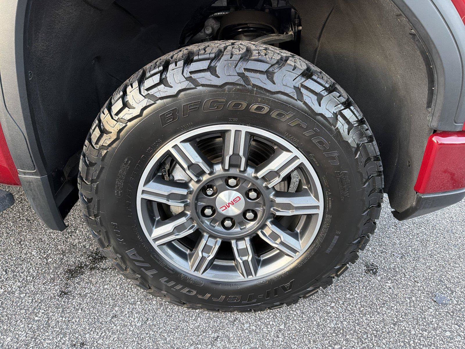 Used 2024 GMC Sierra 1500 AT4 w/ Technology Package AWD/4WD image 11