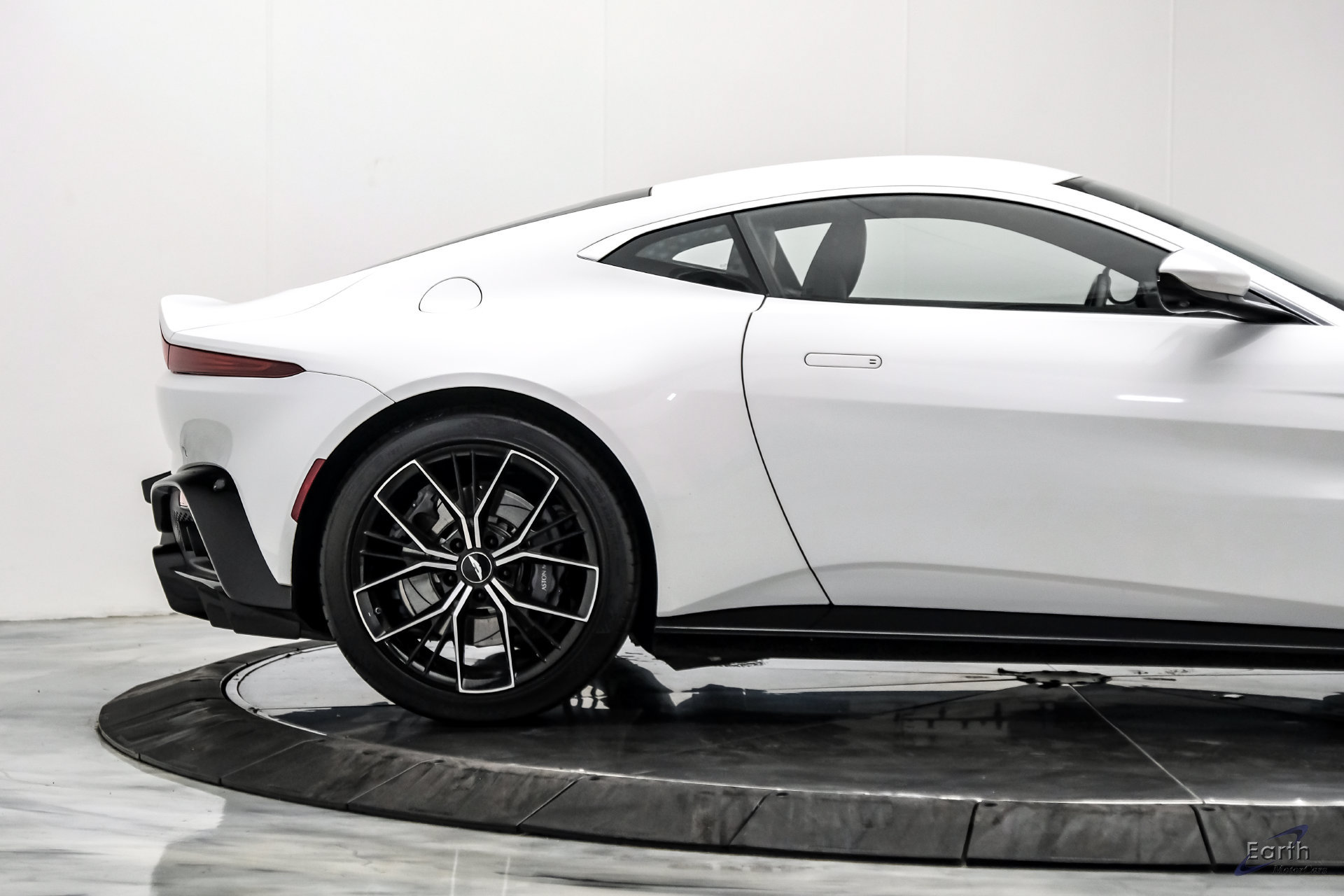 Used 2022 Aston Martin V8 Vantage Coupe RWD image 26