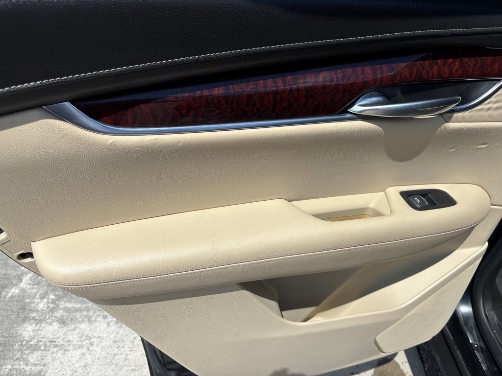 Used 2018 Cadillac XT5 Luxury w/ Driver Awareness Package image 19