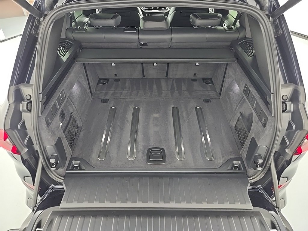 Used 2020 BMW X5 M50i w/ Premium Package image 24