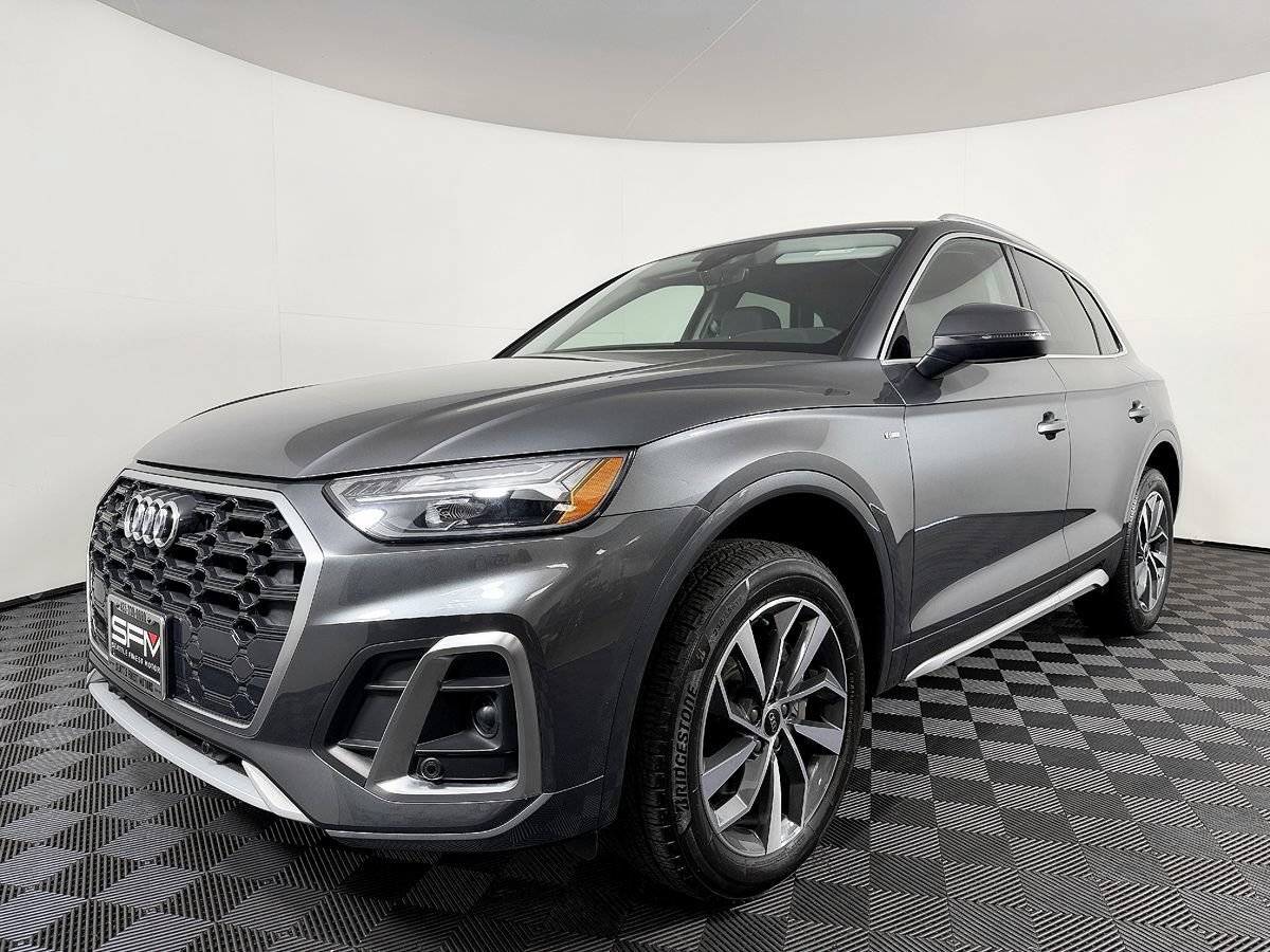 Used 2023 Audi Q5 2.0T Premium w/ Convenience Package AWD/4WD image 2