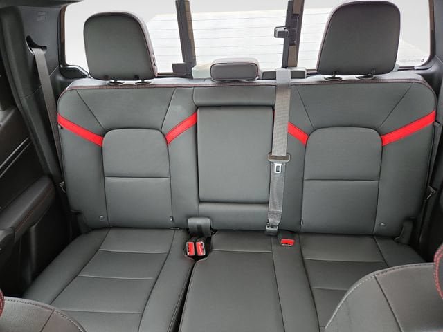 Used 2024 Chevrolet Colorado Z71 w/ Z71 Convenience Package 2 AWD/4WD image 26
