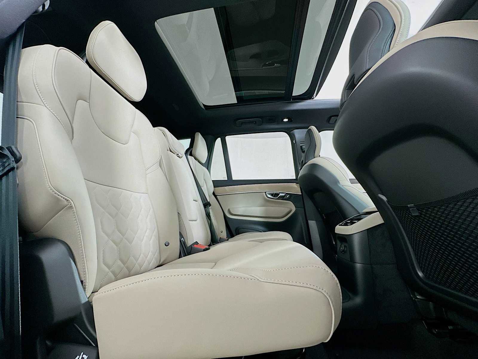 New 2025 Volvo XC90 T8 Plus w/ Protection Package Premier image 27