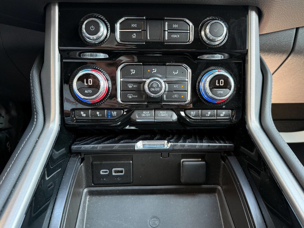 Used 2024 GMC Yukon Denali w/ Max Trailering Package image 28