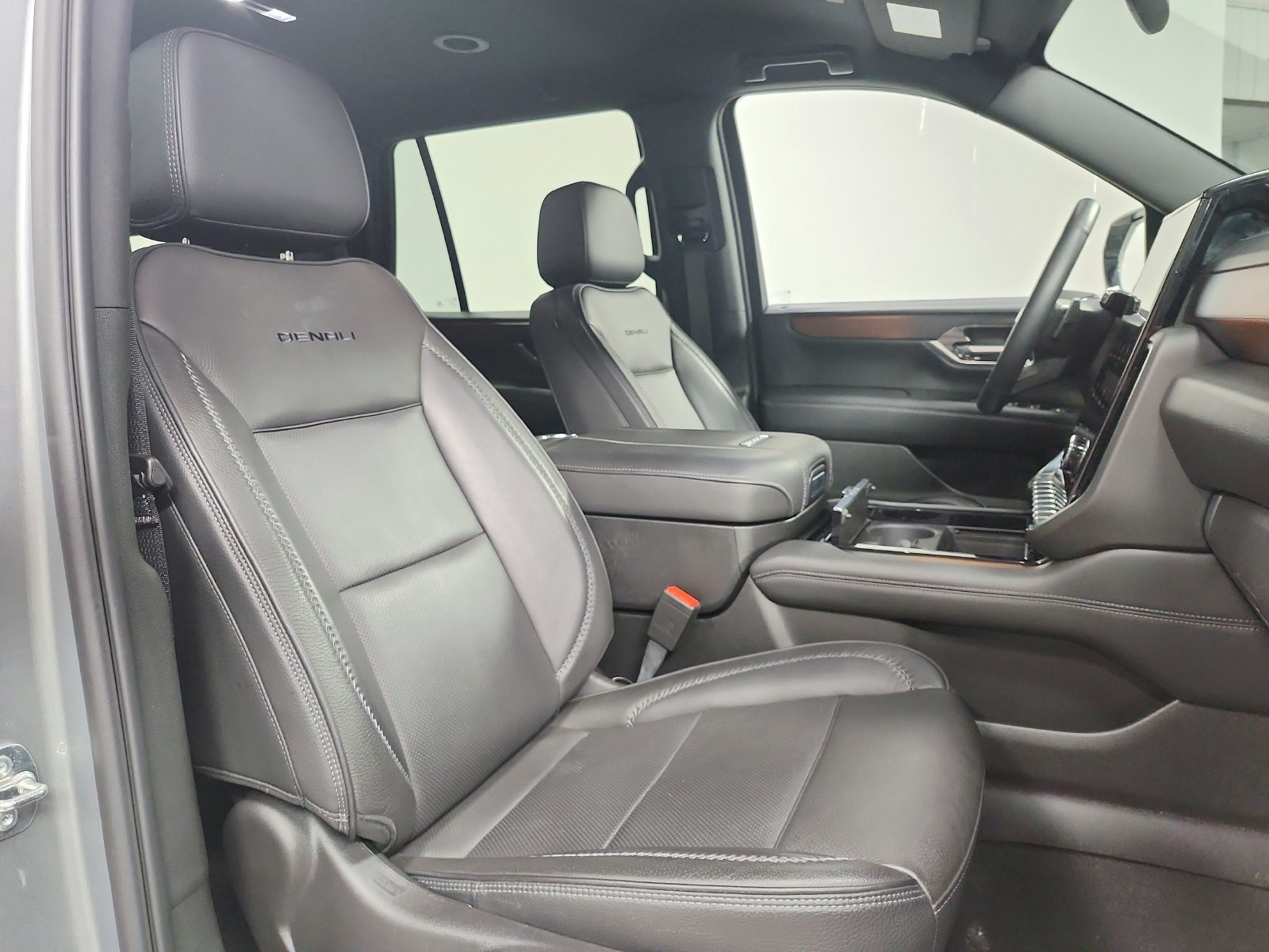 Used 2025 GMC Yukon Denali AWD/4WD image 40