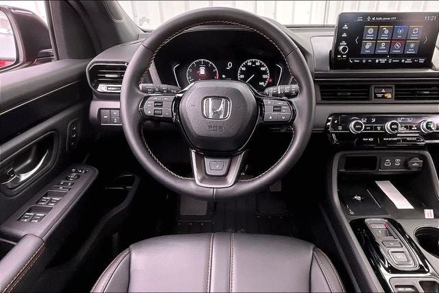 Certified 2025 Honda Pilot TrailSport image 5