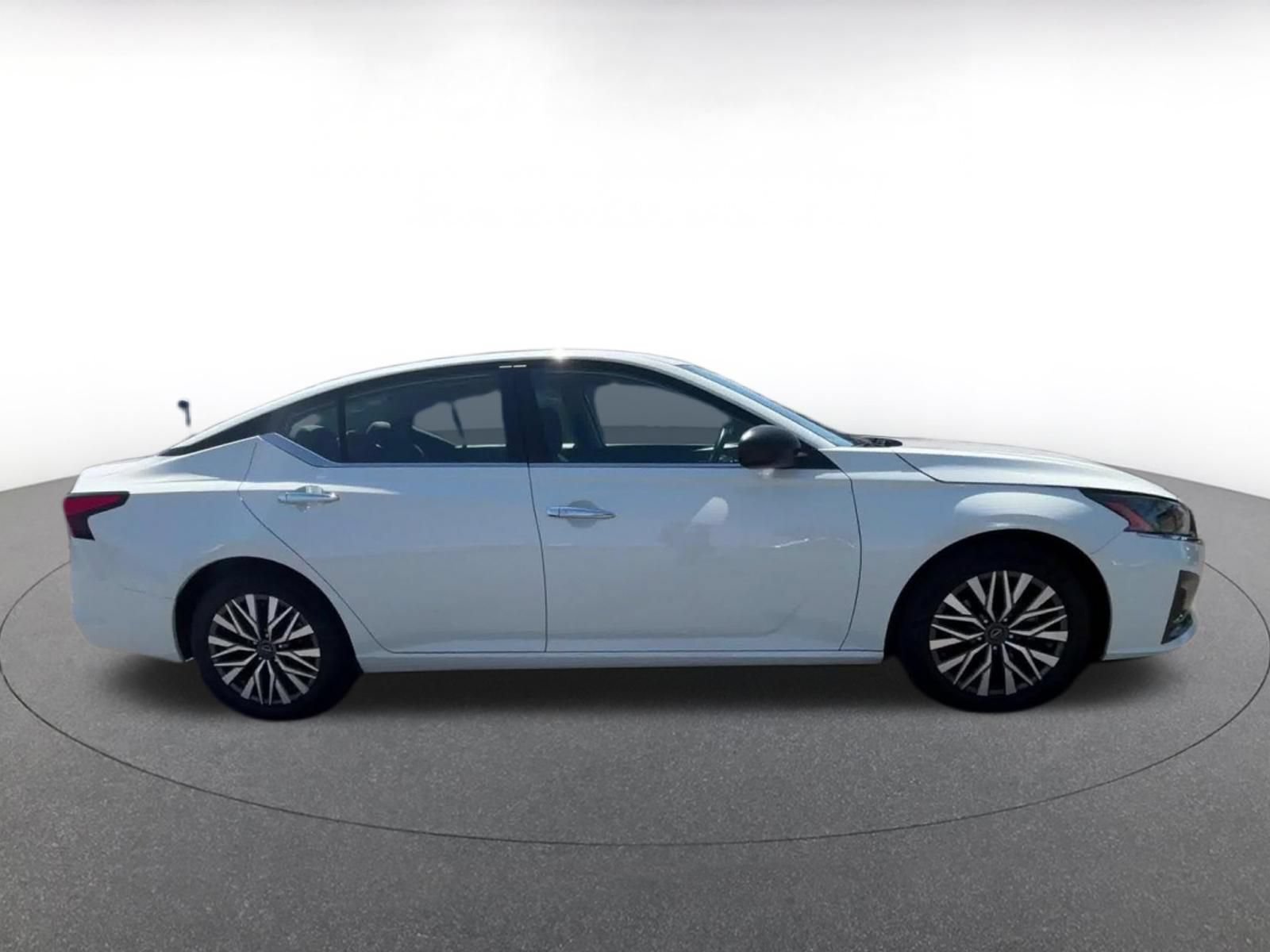 Used 2025 Nissan Altima 2.5 SV FWD image 16