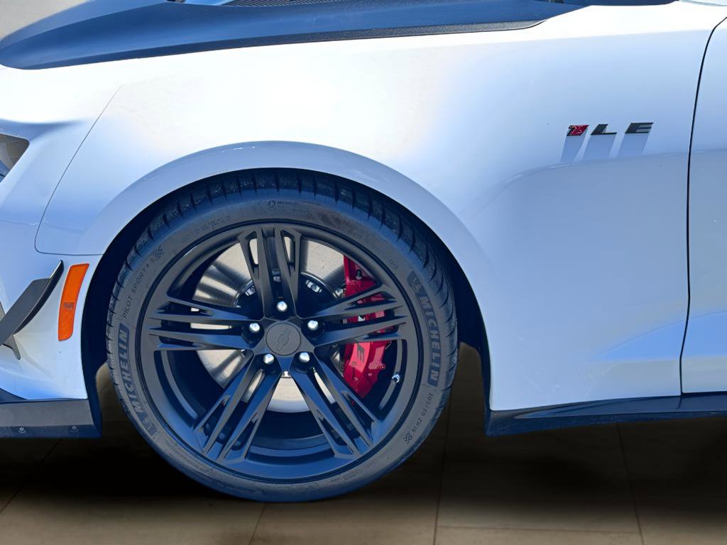 Used 2020 Chevrolet Camaro ZL1 RWD image 31