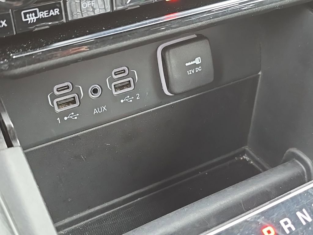 Used 2024 Jeep Grand Cherokee Laredo AWD/4WD image 37