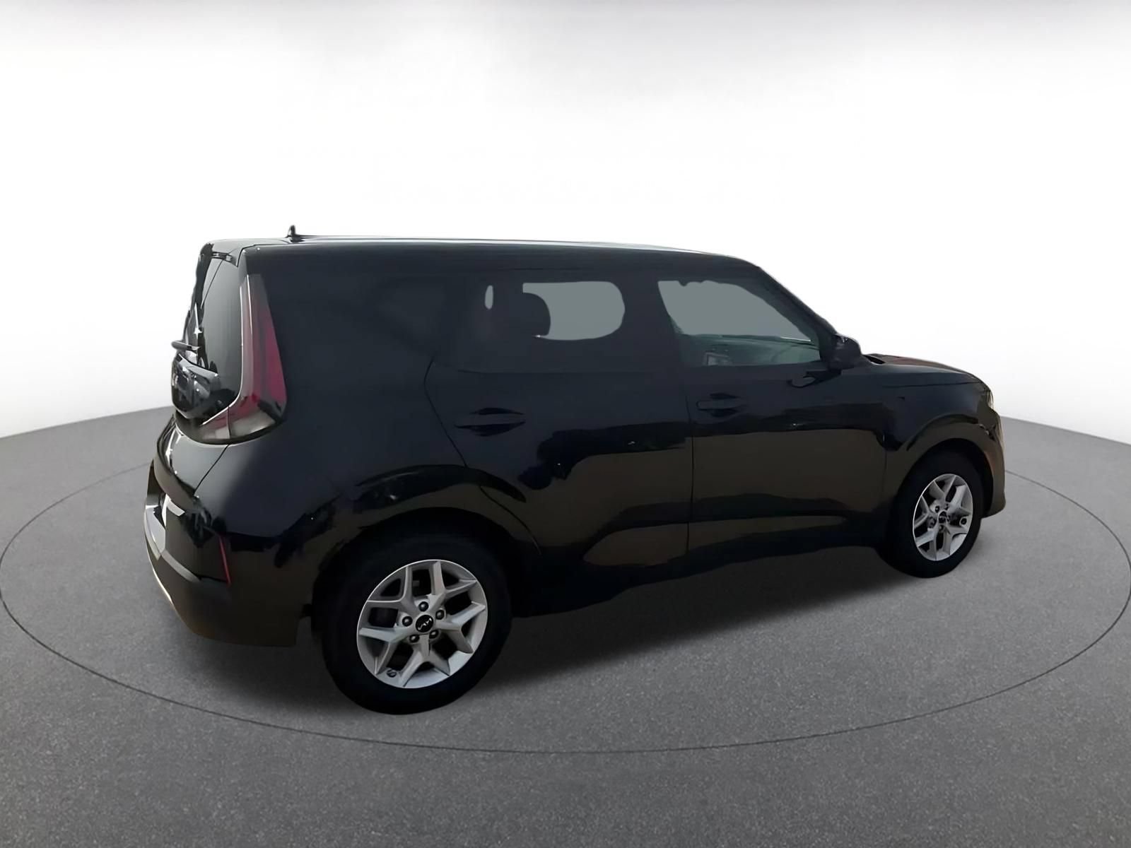 Used 2025 Kia Soul LX w/ LX Technology Package FWD image 13