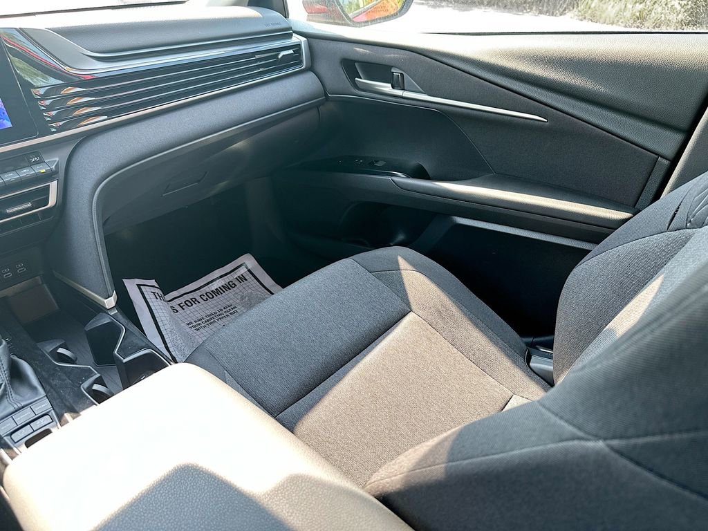 Used 2025 Toyota Camry LE image 29