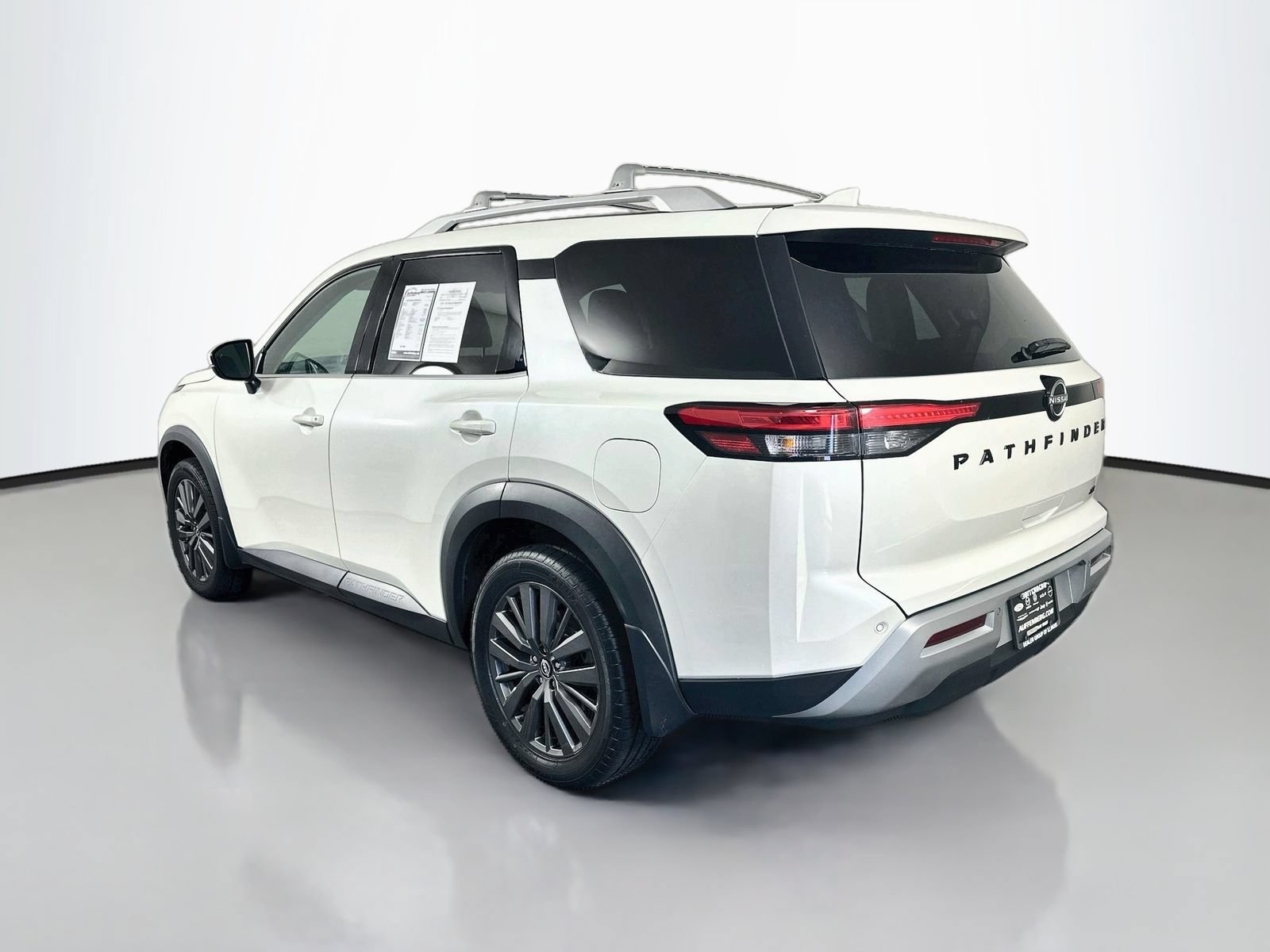 Certified 2022 Nissan Pathfinder SL w/ SL Premium Package FWD image 5