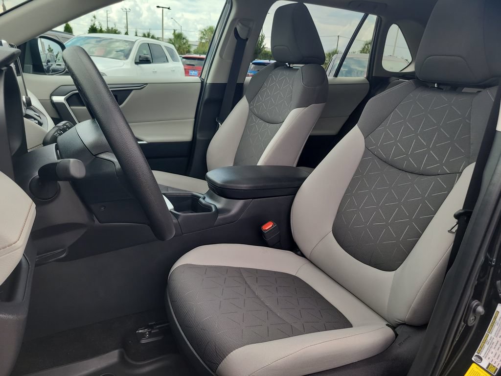 Used 2025 Toyota RAV4 XLE w/ Convenience Package FWD image 19